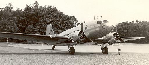 1975-06 DC3 Dakota.jpg
